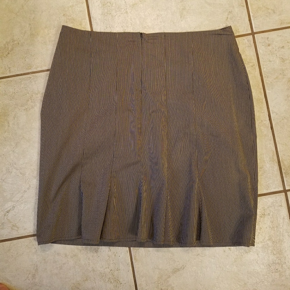 Brown pinstripe pleated back pencil skirt